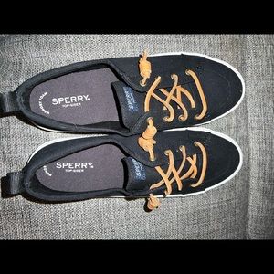 COPY - Sperrys slip on shoes. Black.